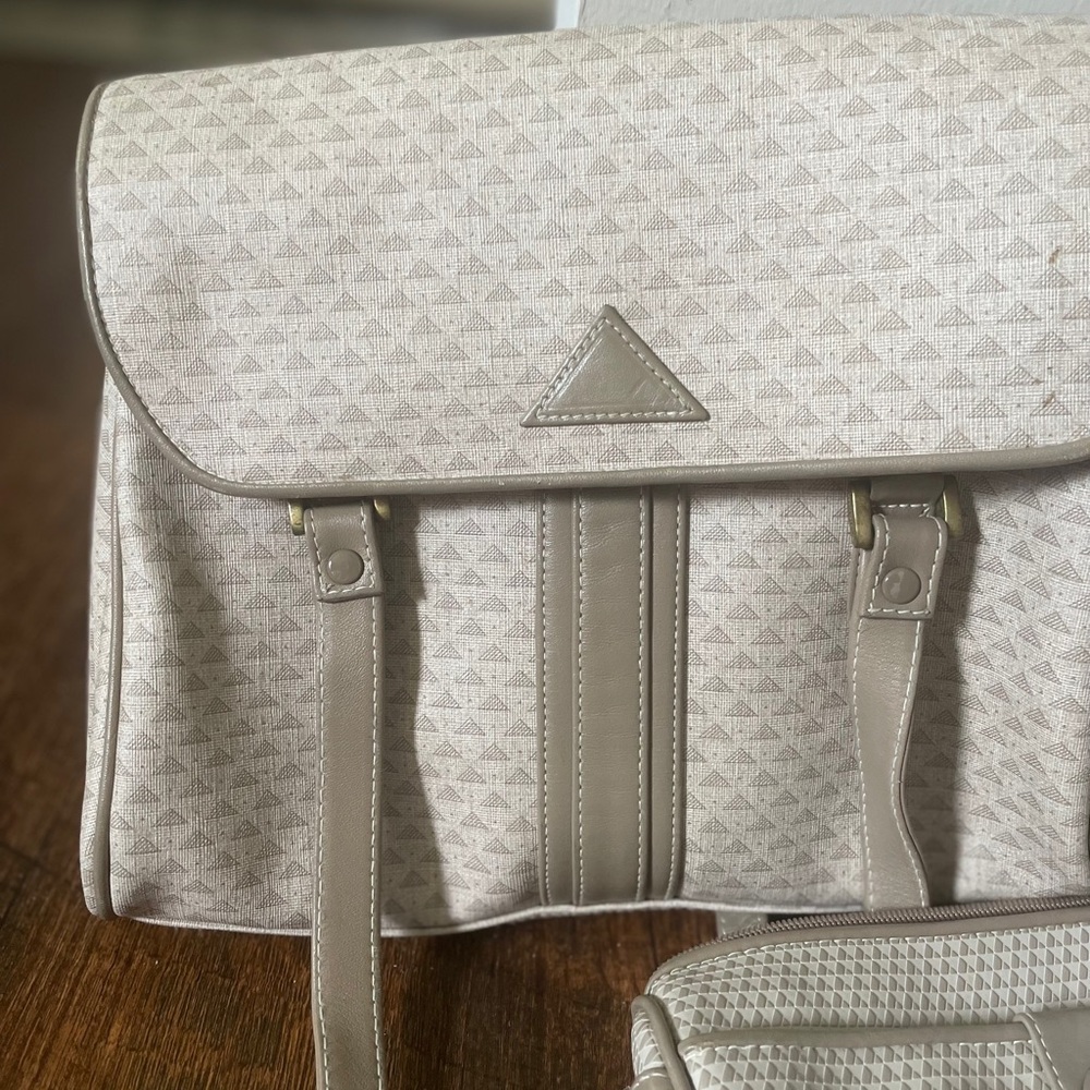 Two (2) - TRUE 1983-84 VINTAGE Liz Claiborne Cream Shoulder Bags Textured Design - Picture 8 of 12
